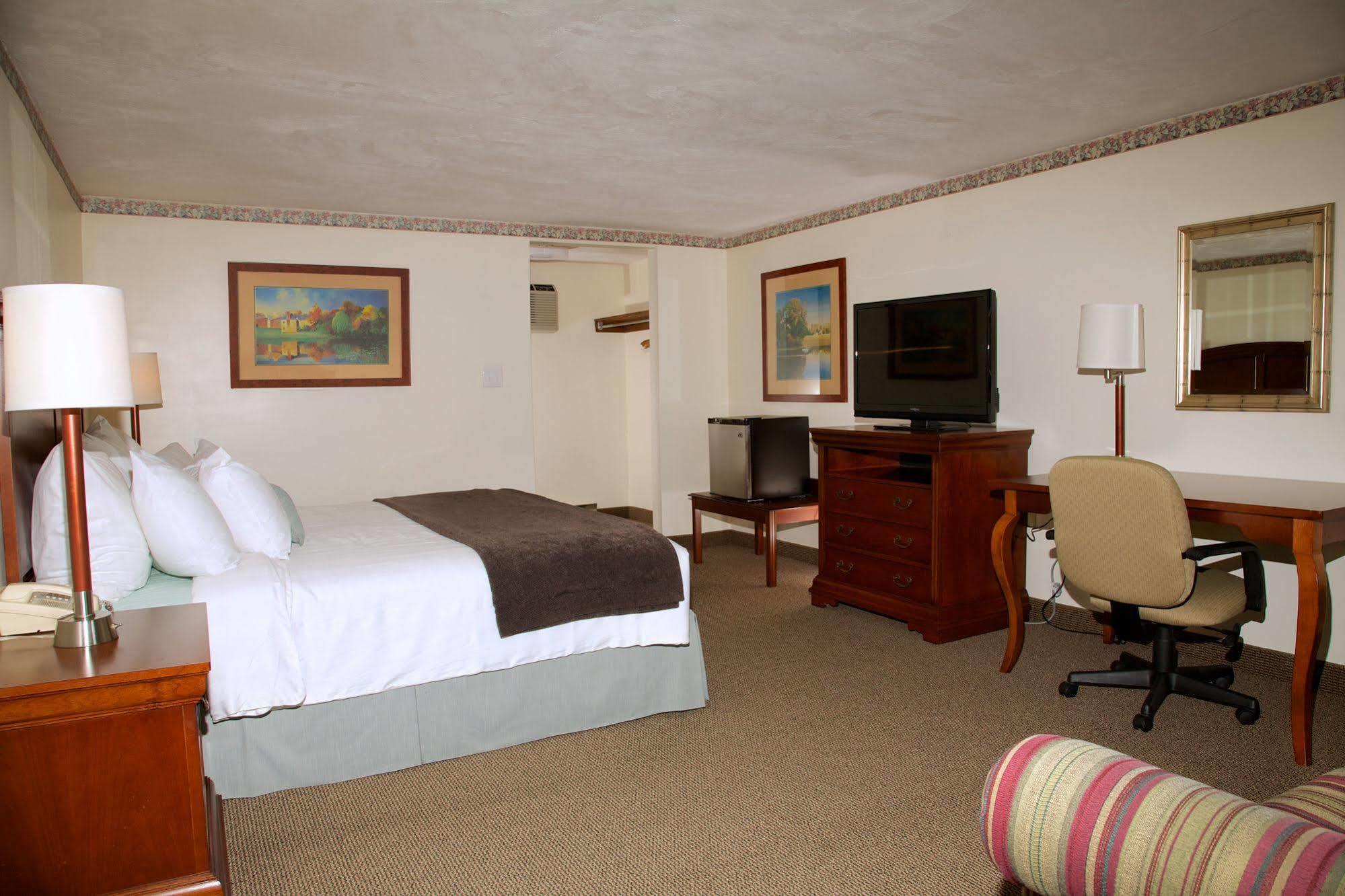 Holiday Hill Inn & Suites Dennisport Exterior foto